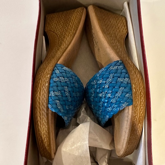 Easy Street Woman’s Wedge Sandal Sz 8M - Picture 3 of 3